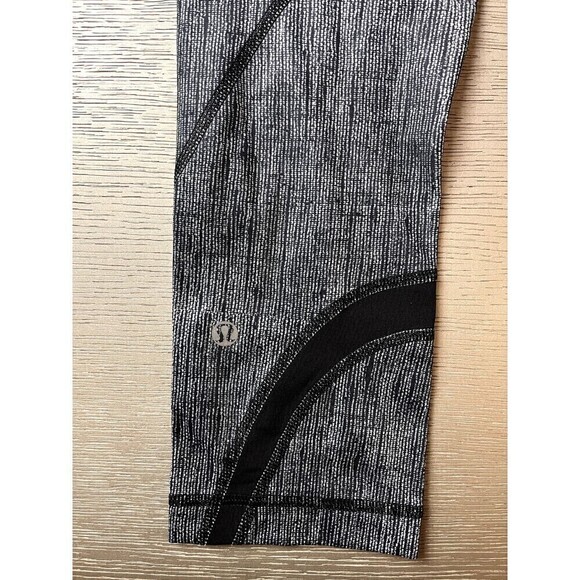 Lululemon Inspire Crop II Leggings Women 4 Black Dune Burlap Print All Luxtreme - Picture 5 of 6